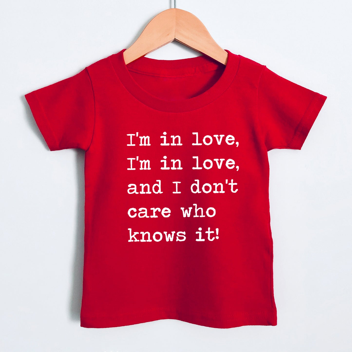 I'm In Love I'm In Love And I Don't Care Who Knows It - Short Sleeve Kids Shirt