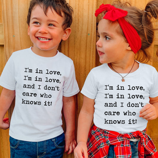 I'm In Love I'm In Love And I Don't Care Who Knows It - Short Sleeve Kids Shirt