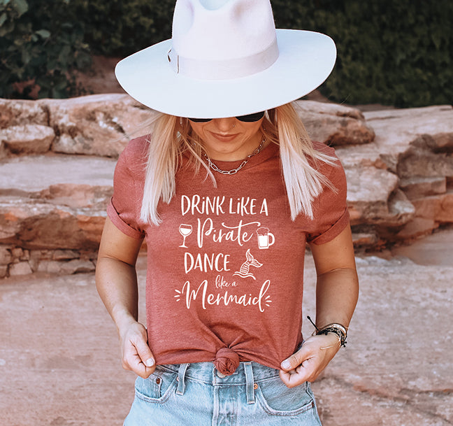 Drink Like a Pirate Look Like a Mermaid' Women's T-Shirt